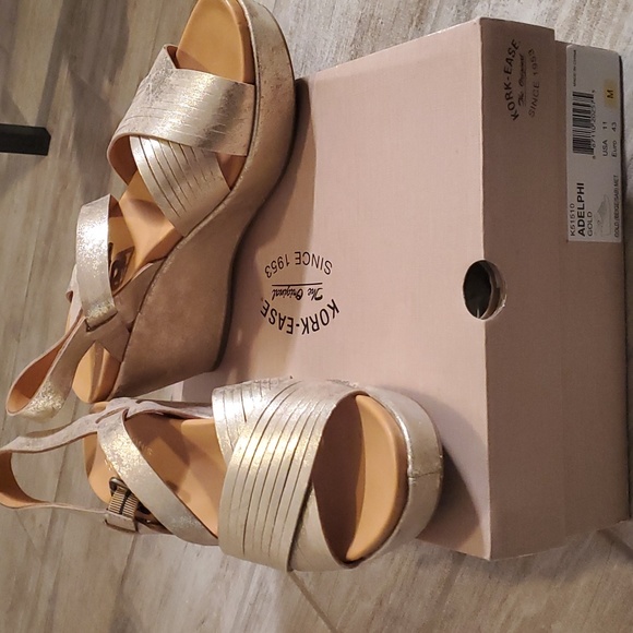 Golden Kork Ease Wedges - Picture 2 of 4